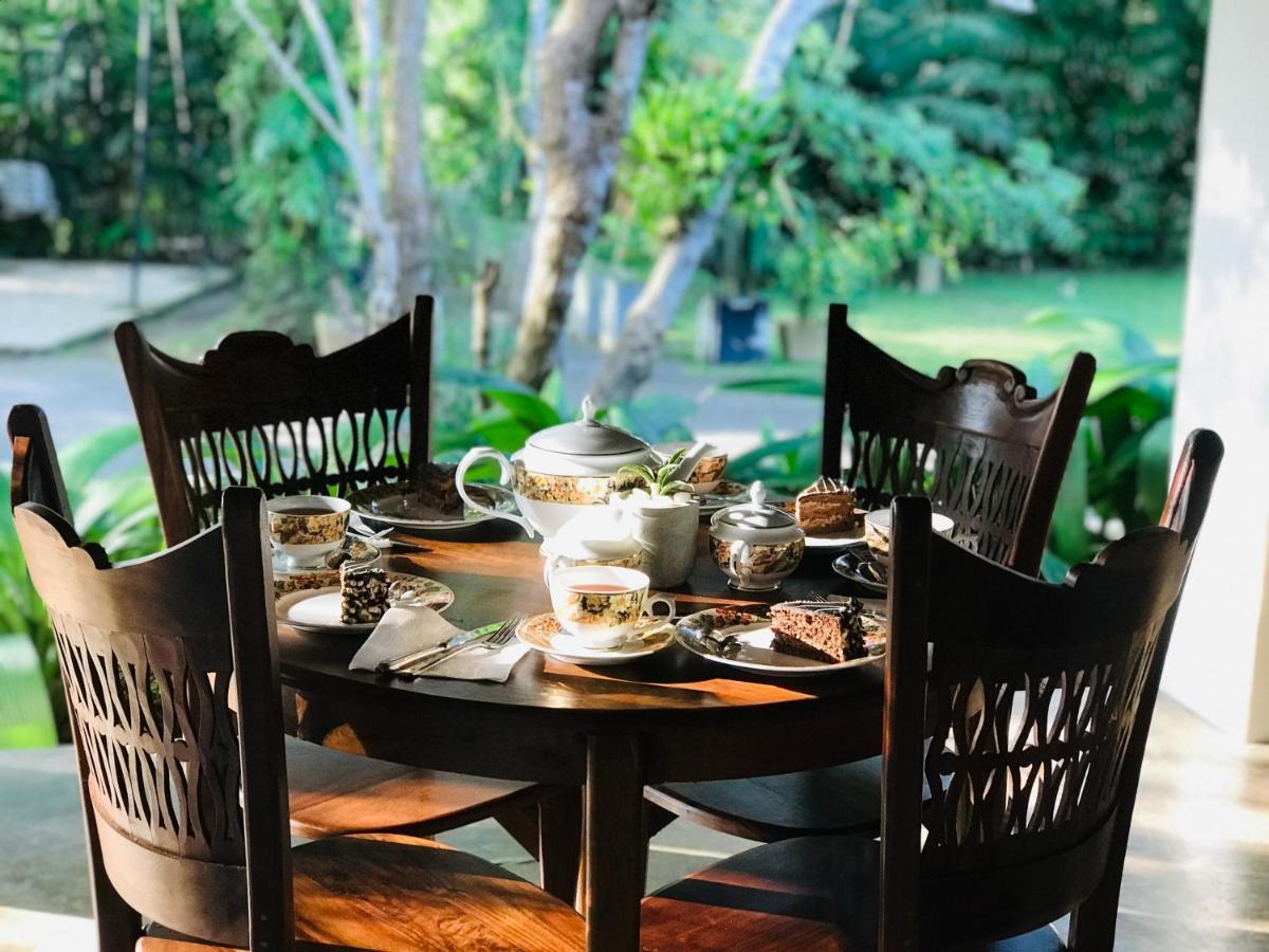 Ceylon Kingsmen Garden Hotel - Katunayake เนกอมโบ ภายนอก รูปภาพ