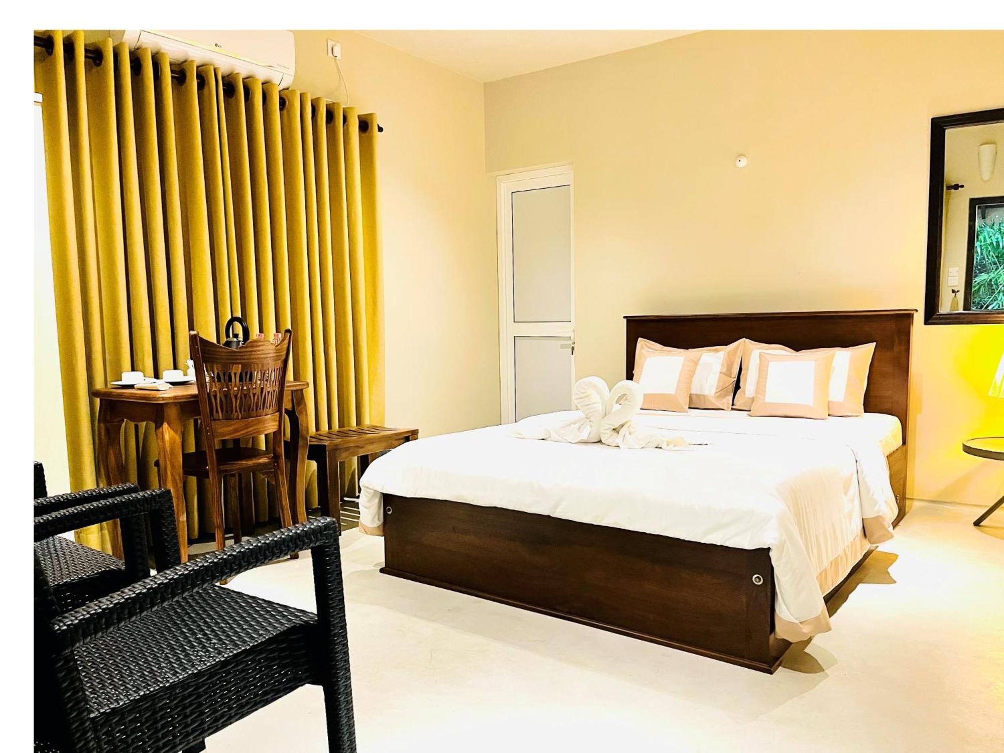 Ceylon Kingsmen Garden Hotel - Katunayake เนกอมโบ ภายนอก รูปภาพ