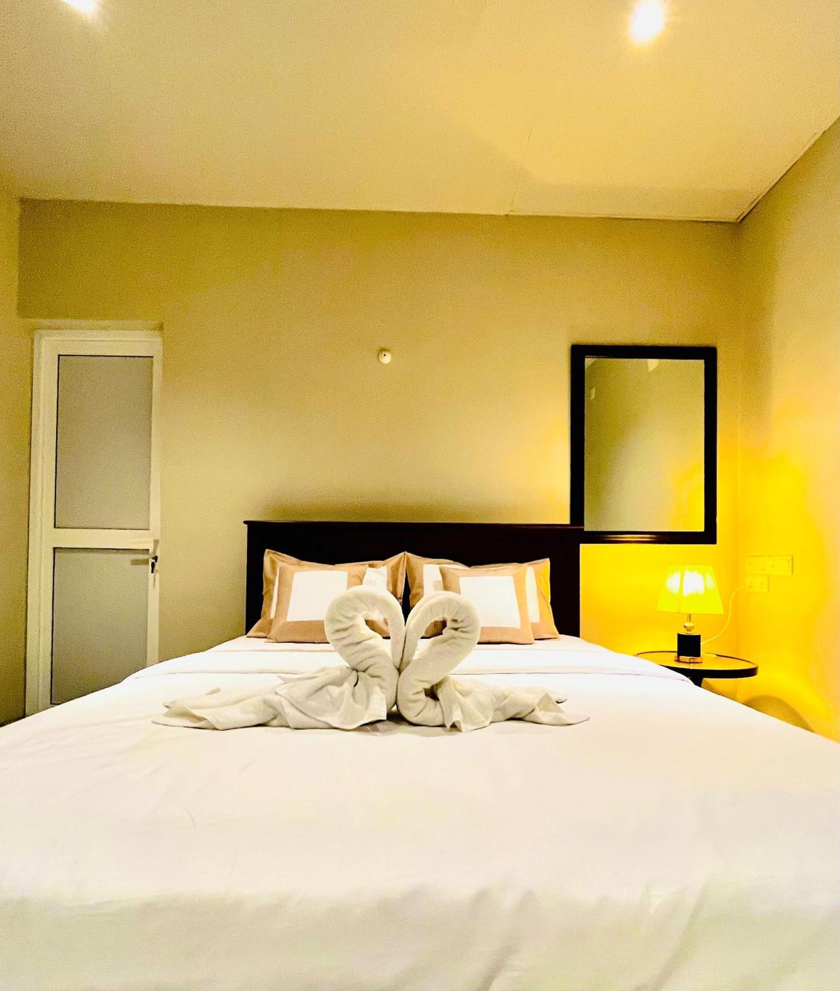 Ceylon Kingsmen Garden Hotel - Katunayake เนกอมโบ ภายนอก รูปภาพ