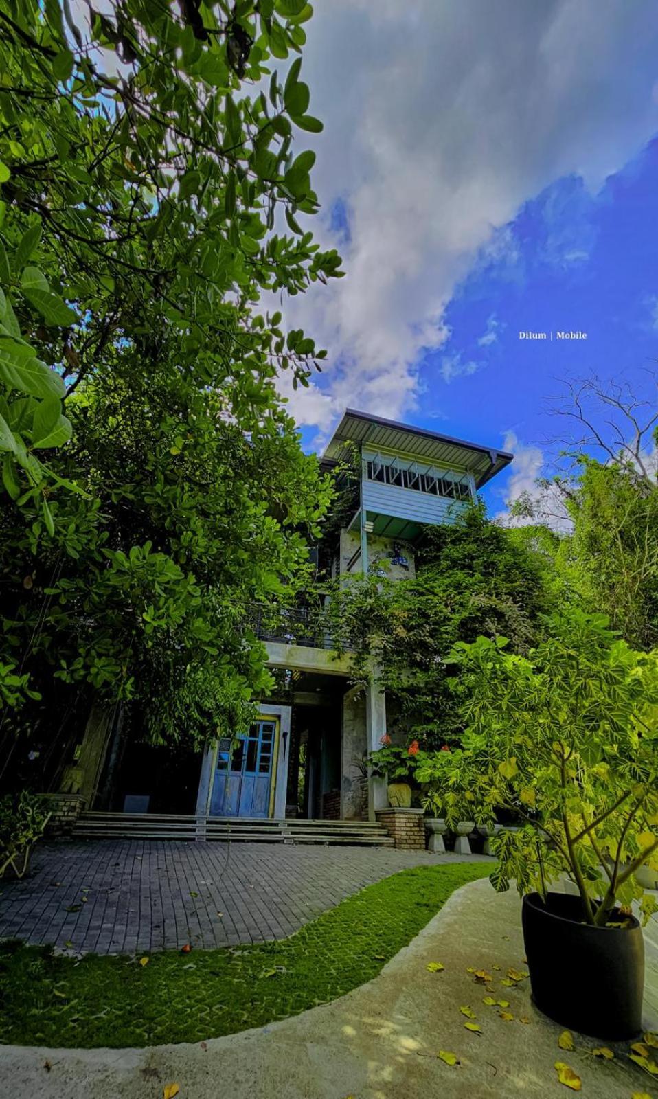 Ceylon Kingsmen Garden Hotel - Katunayake เนกอมโบ ภายนอก รูปภาพ