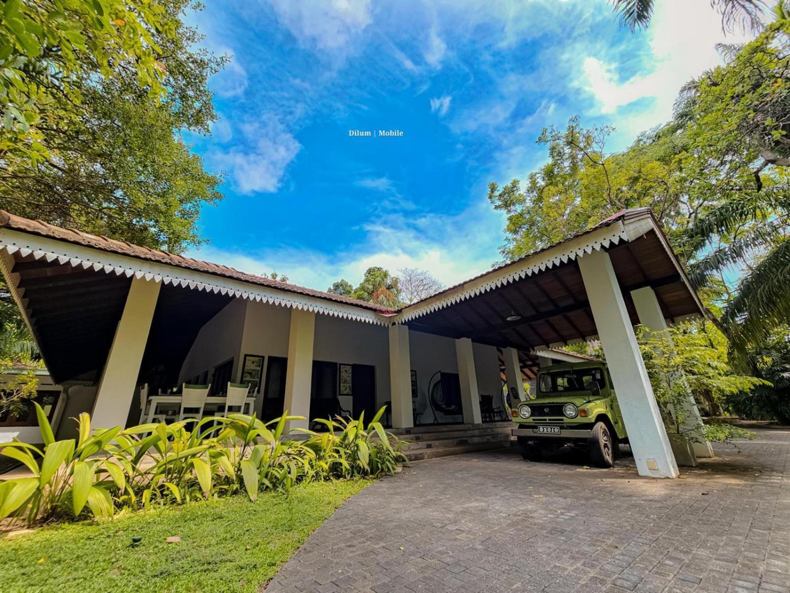 Ceylon Kingsmen Garden Hotel - Katunayake เนกอมโบ ภายนอก รูปภาพ