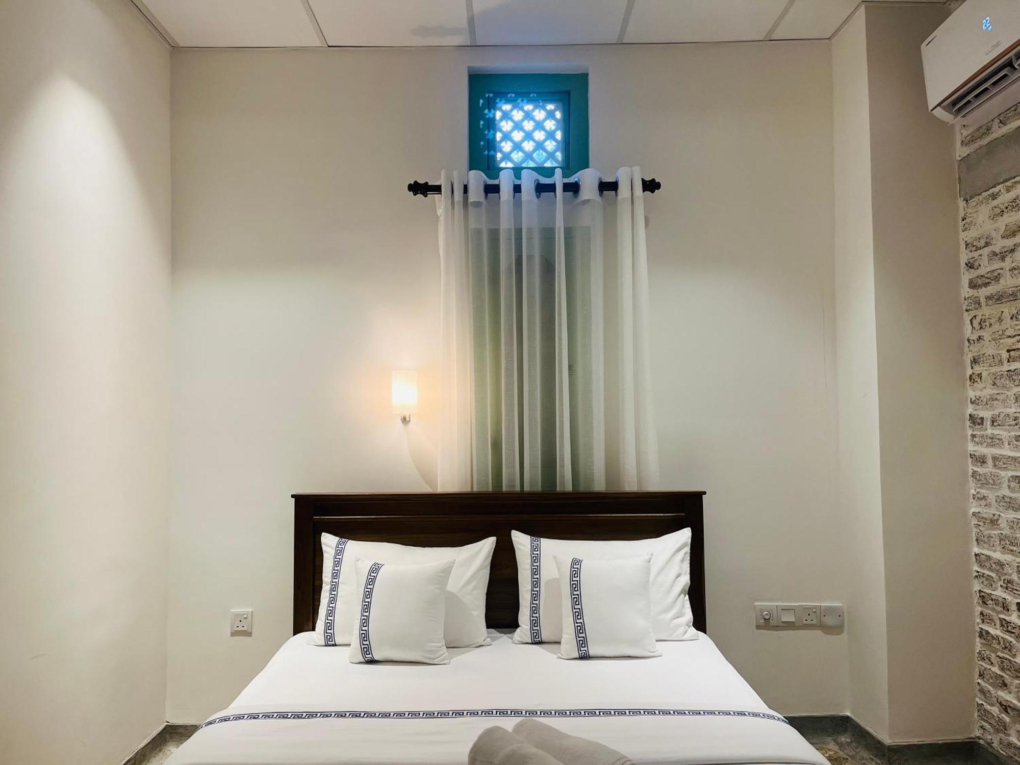 Ceylon Kingsmen Garden Hotel - Katunayake เนกอมโบ ภายนอก รูปภาพ