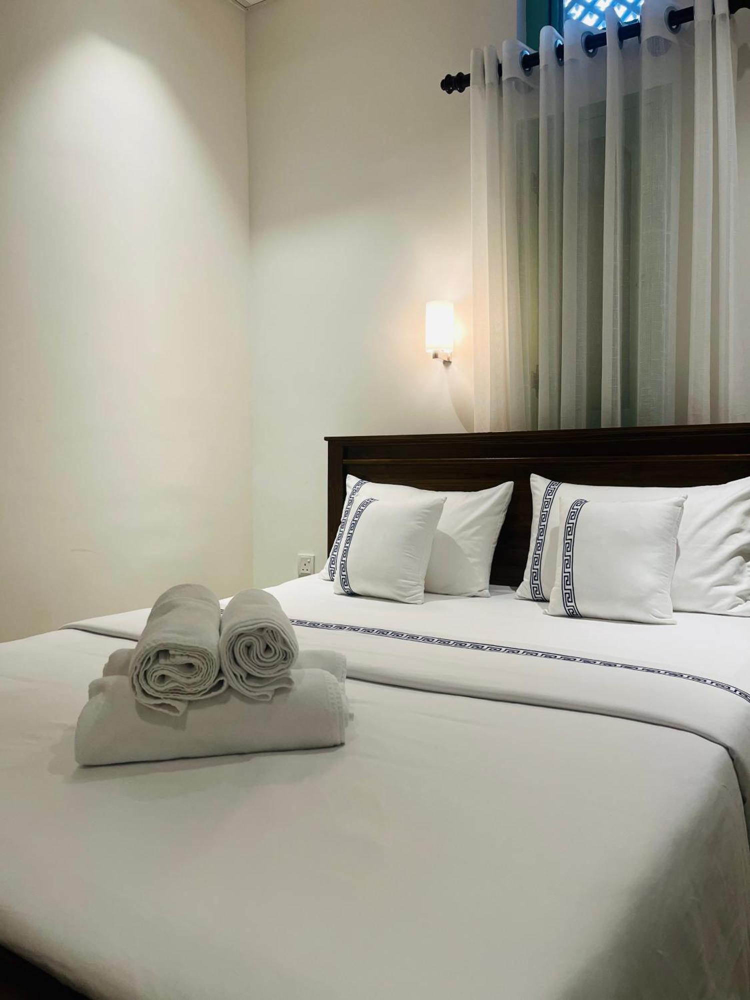 Ceylon Kingsmen Garden Hotel - Katunayake เนกอมโบ ภายนอก รูปภาพ